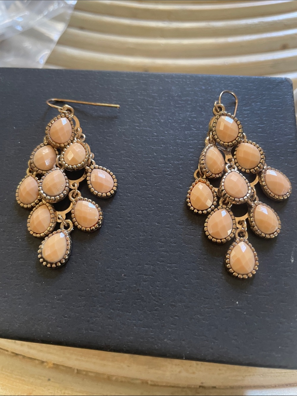 VINTAGE CHANDELIER EARRINGS BEiGE COLOR